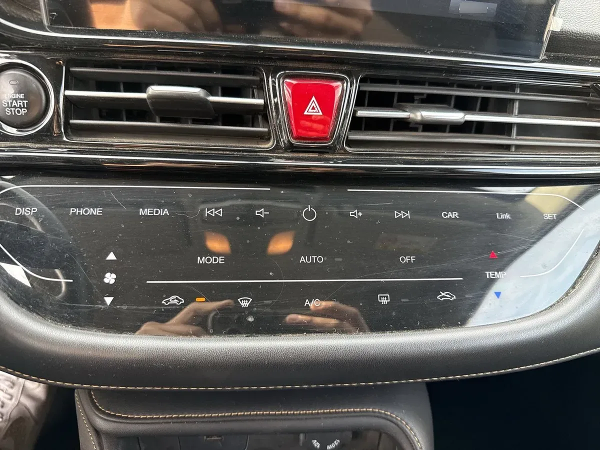JAC Js4 1.5 Luxury 4x2 Bicolor Cvt At 5p año 2024