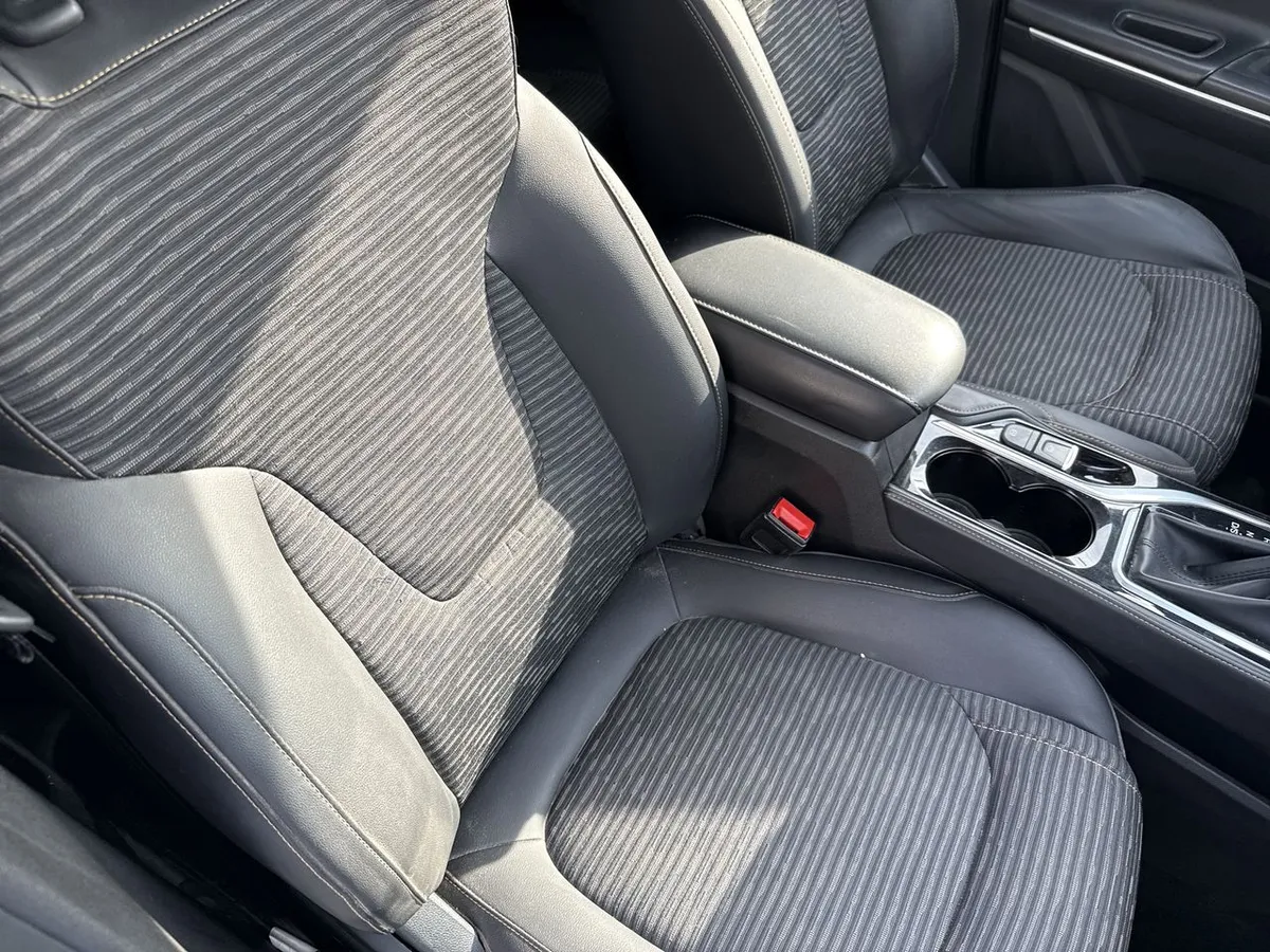 JAC Js4 1.5 Luxury 4x2 Bicolor Cvt At 5p año 2024