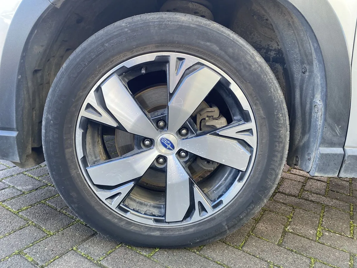 Subaru Forester 2.0i Limited Eyesight Awd At 5p año 2021