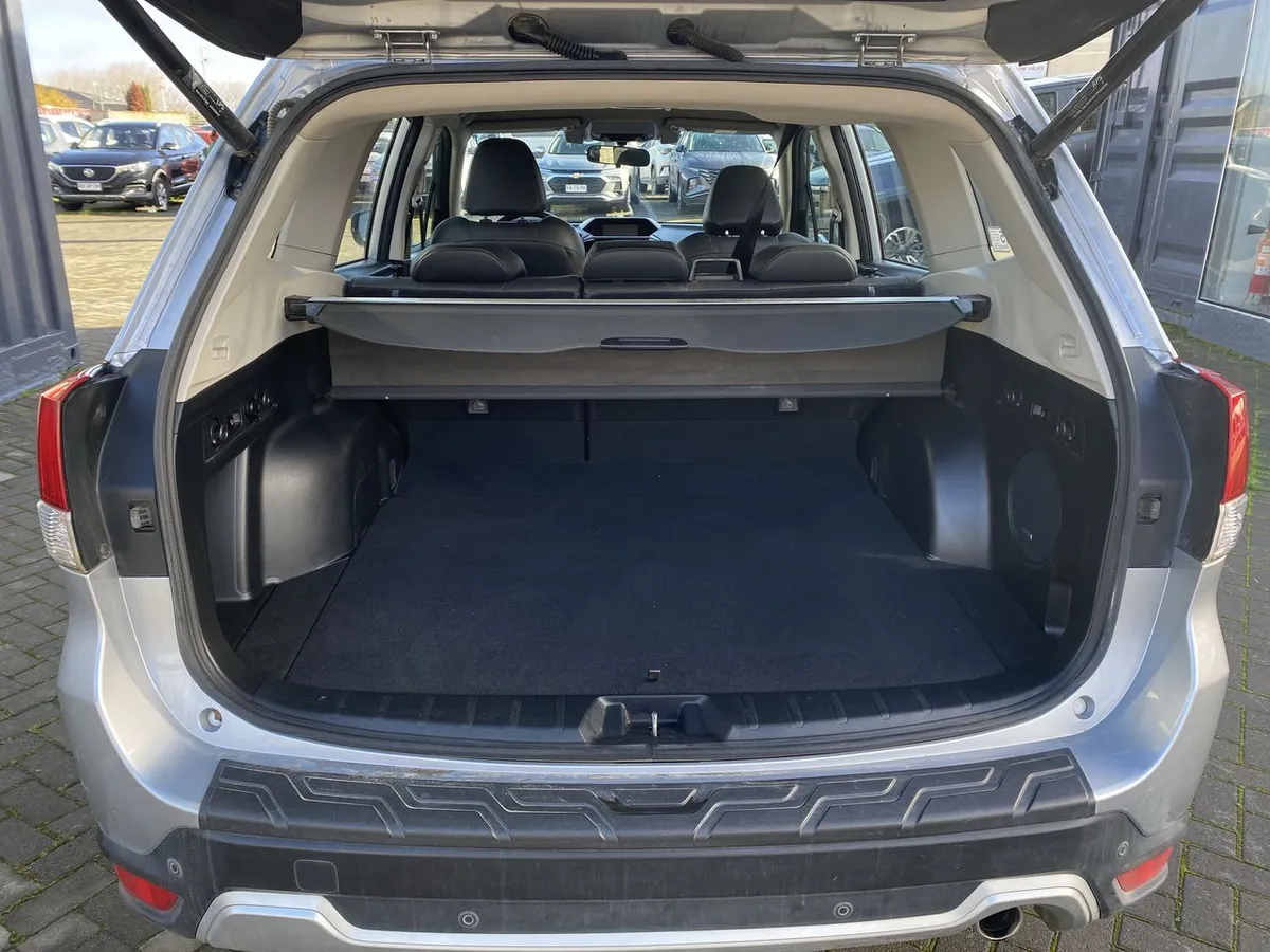 Subaru Forester 2.0i Limited Eyesight Awd At 5p año 2021