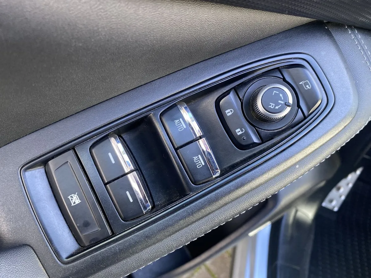 Subaru Forester 2.0i Limited Eyesight Awd At 5p año 2021