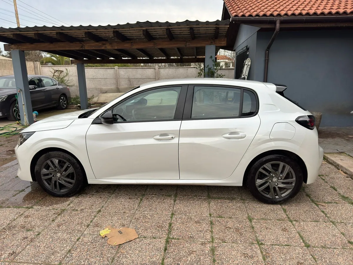 PEUGEOT 208 1.2 Allure Pack Puretech 100 Mt año 2022