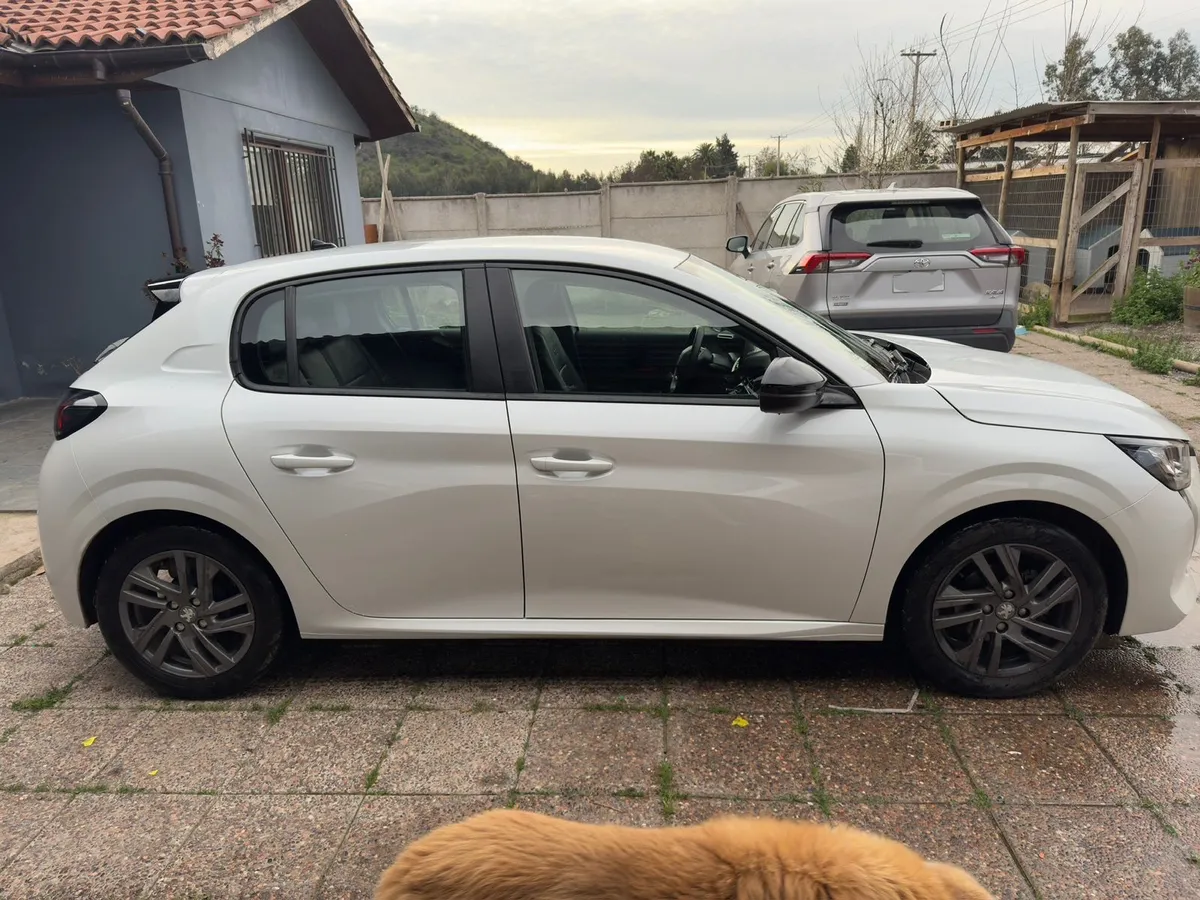 PEUGEOT 208 1.2 Allure Pack Puretech 100 Mt año 2022