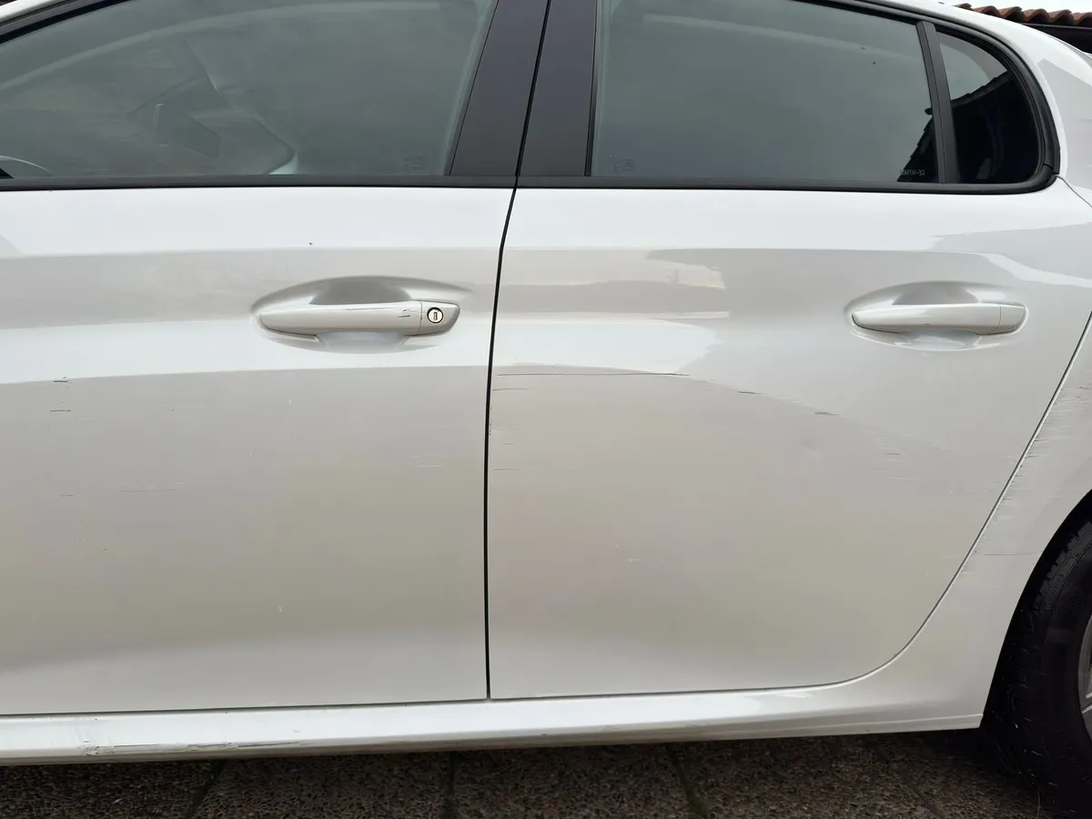 PEUGEOT 208 1.2 Allure Pack Puretech 100 Mt año 2022