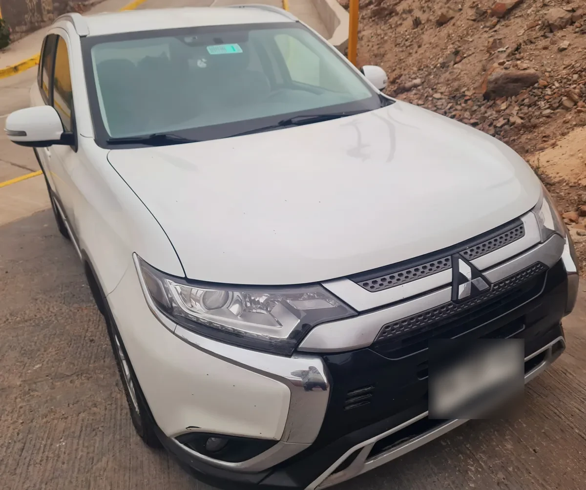 Mitsubishi Outlander 2.0 At 4x2 año 2021