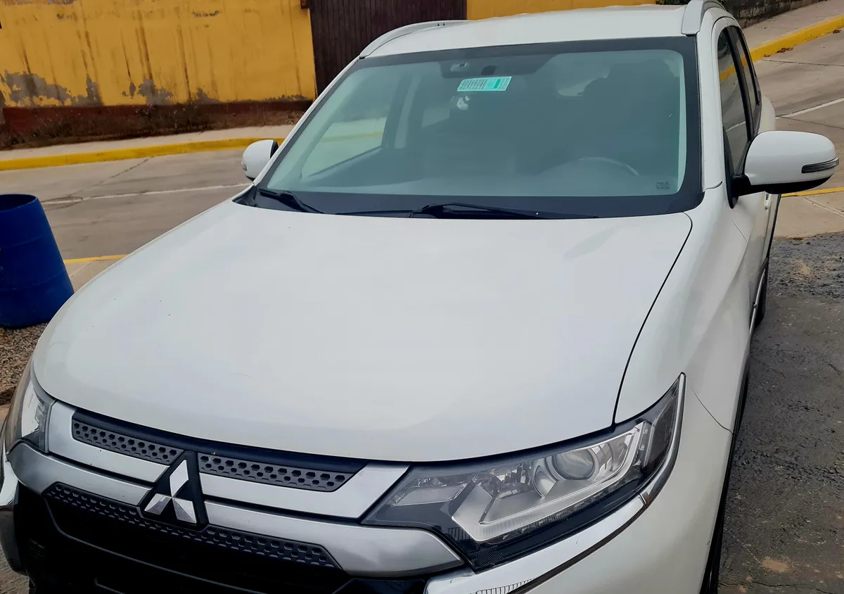 Mitsubishi Outlander 2.0 At 4x2 año 2021