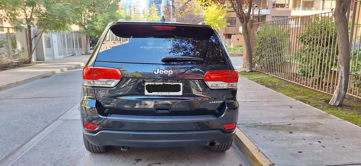 Jeep Grand Cherokee 3.6 V6 Laredo L At 4x2 año 2014