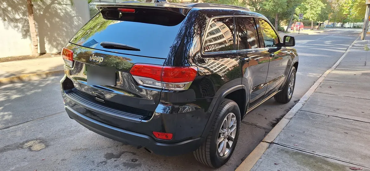 Jeep Grand Cherokee 3.6 V6 Laredo L At 4x2 año 2014