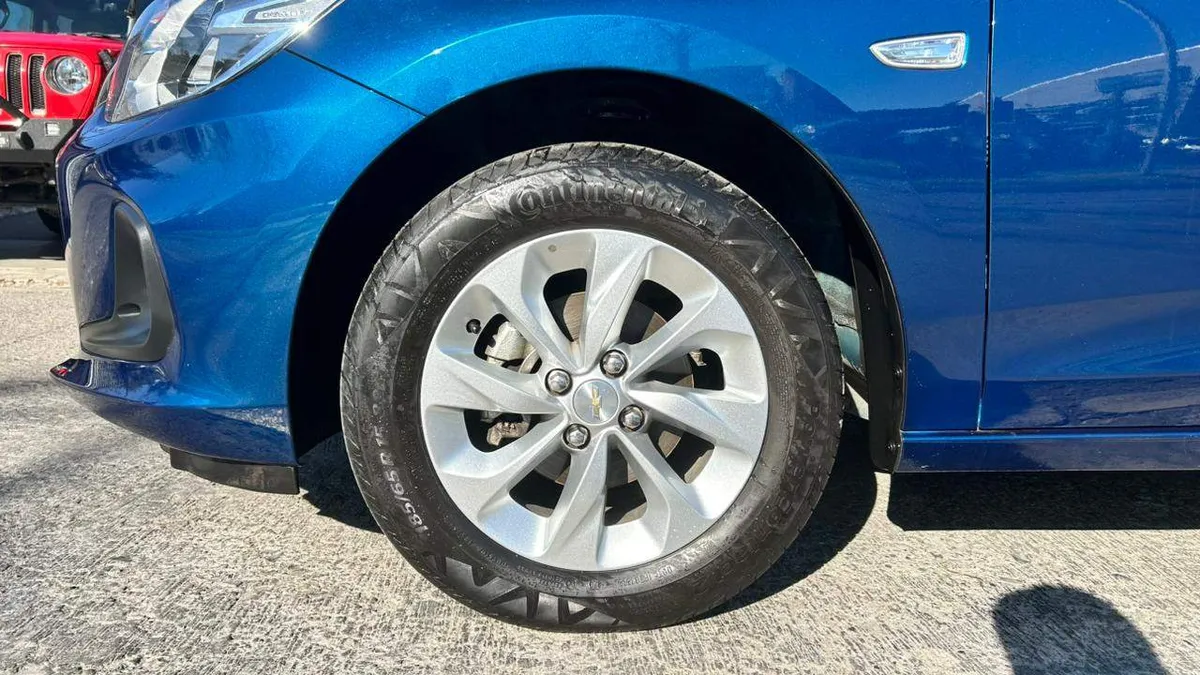 Chevrolet Onix Lt 1.0t 4x2 Sedan Mt 4p año 2021