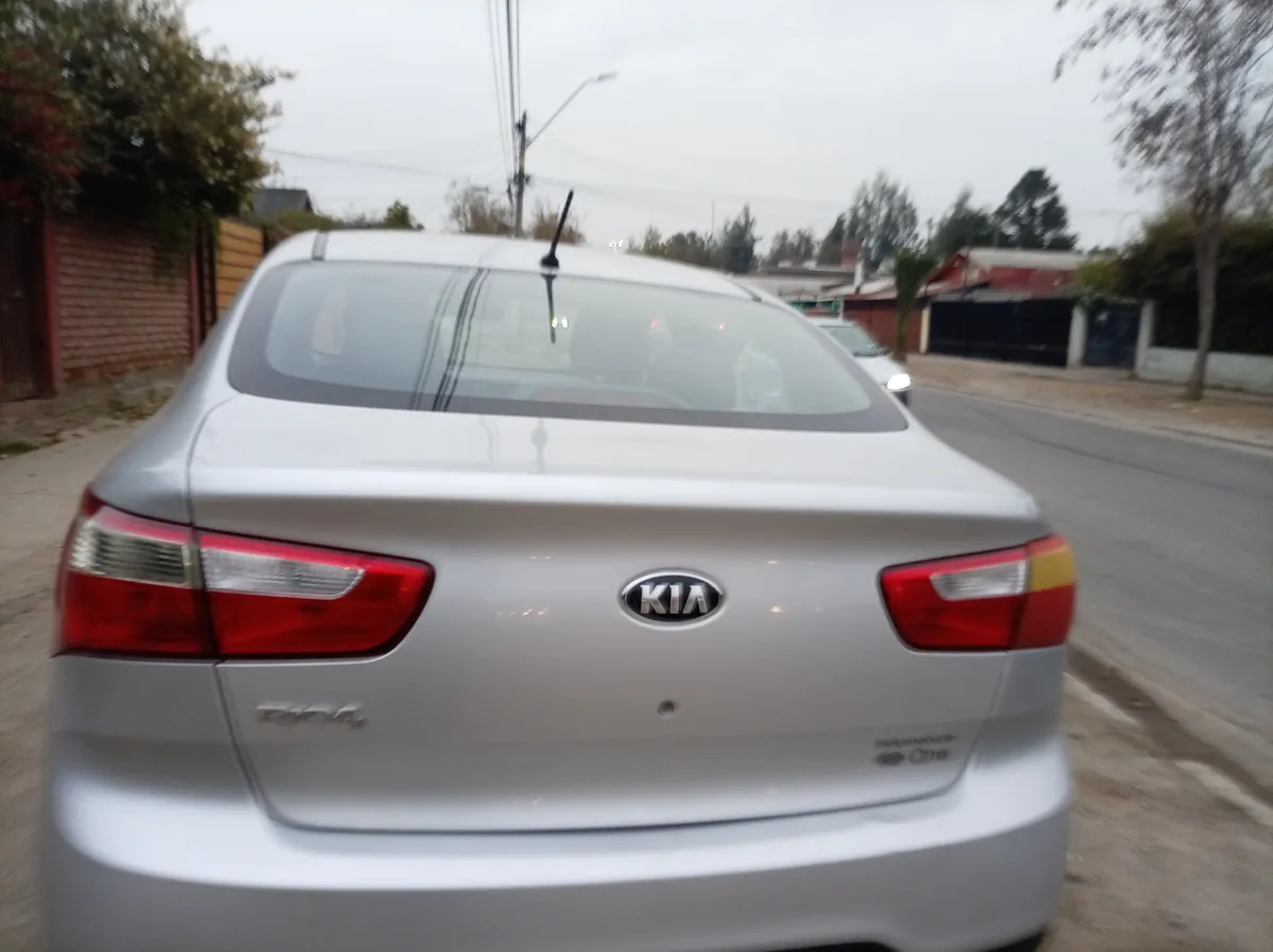 KIA MOTORS RIO 4 1.4 Ex Mt año 2014