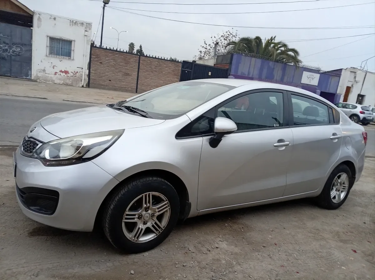 KIA MOTORS RIO 4 1.4 Ex Mt año 2014