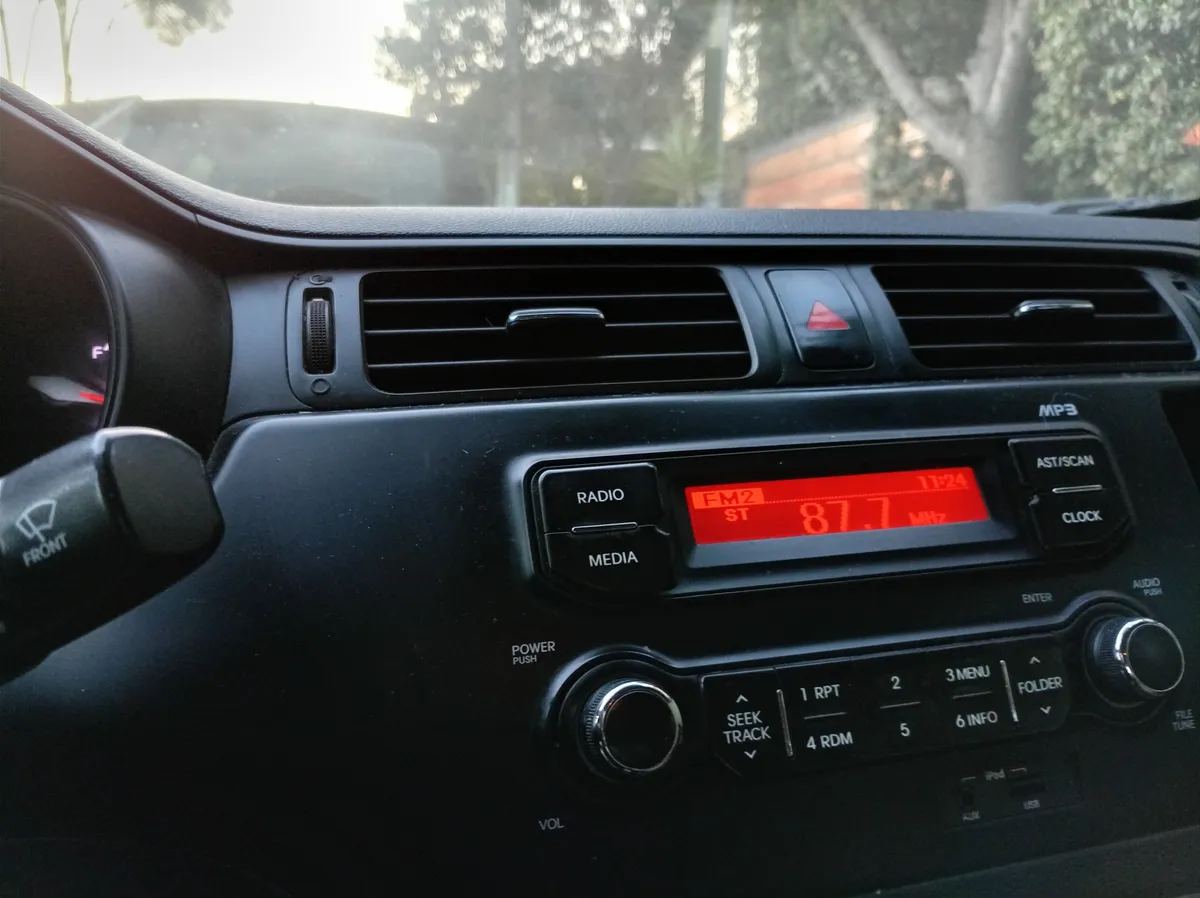 KIA MOTORS RIO 4 1.4 Ex Mt año 2014