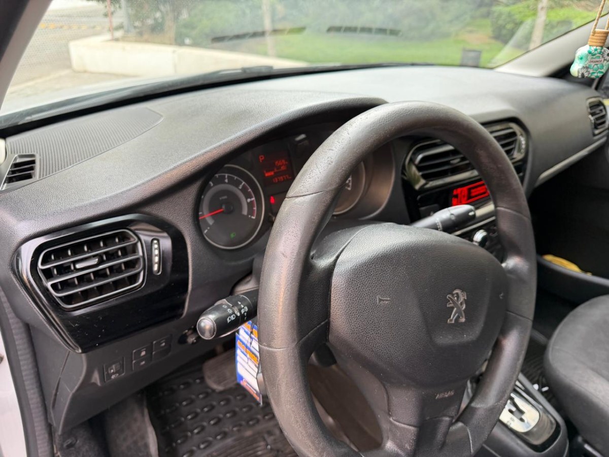 Peugeot 301 Active 1.6 año 2017