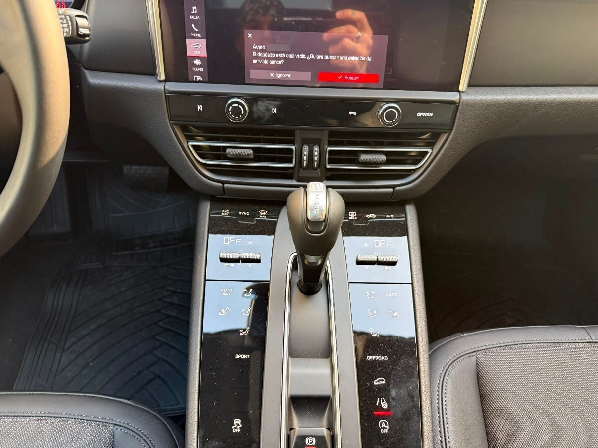 Porsche Macan Macan R4 Iii 5p 4x4 2.0 Aut año 2026