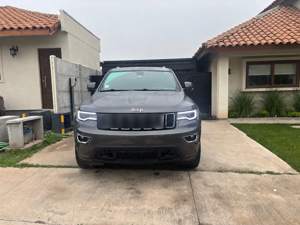 JEEP GRAND CHEROKEE 3.6 Laredo At 4x2 año 2019