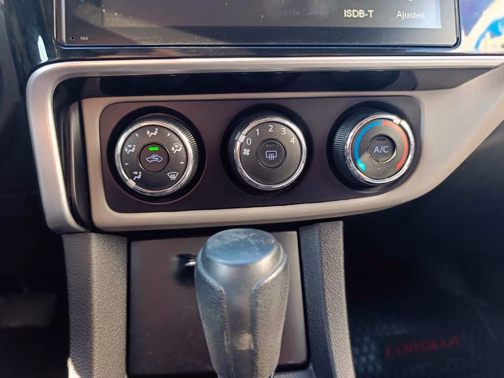 Toyota Corolla Xli año 2015