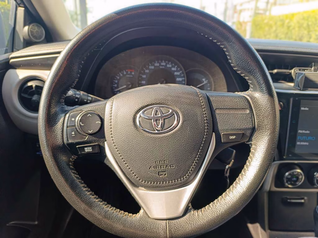 Toyota Corolla Xli año 2015