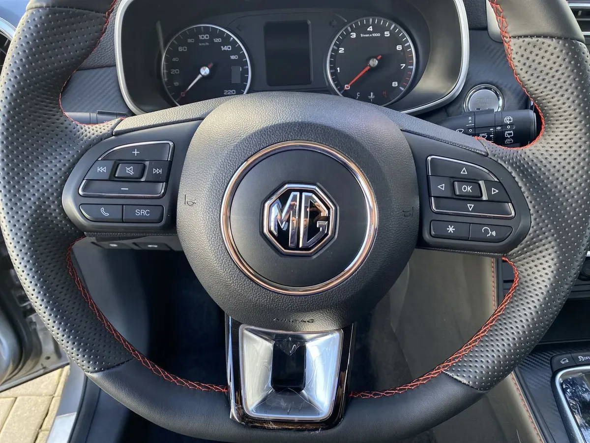 MG Mg Zx 1.5 Dlx 2wd Cvt At 5p año 2026