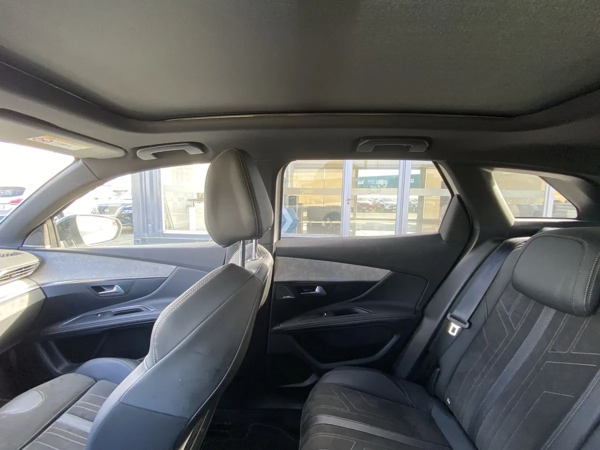 Peugeot 3008 1.5 Gt Black Pack Bluehdi 130 4x2 Eat8 5p año 2024