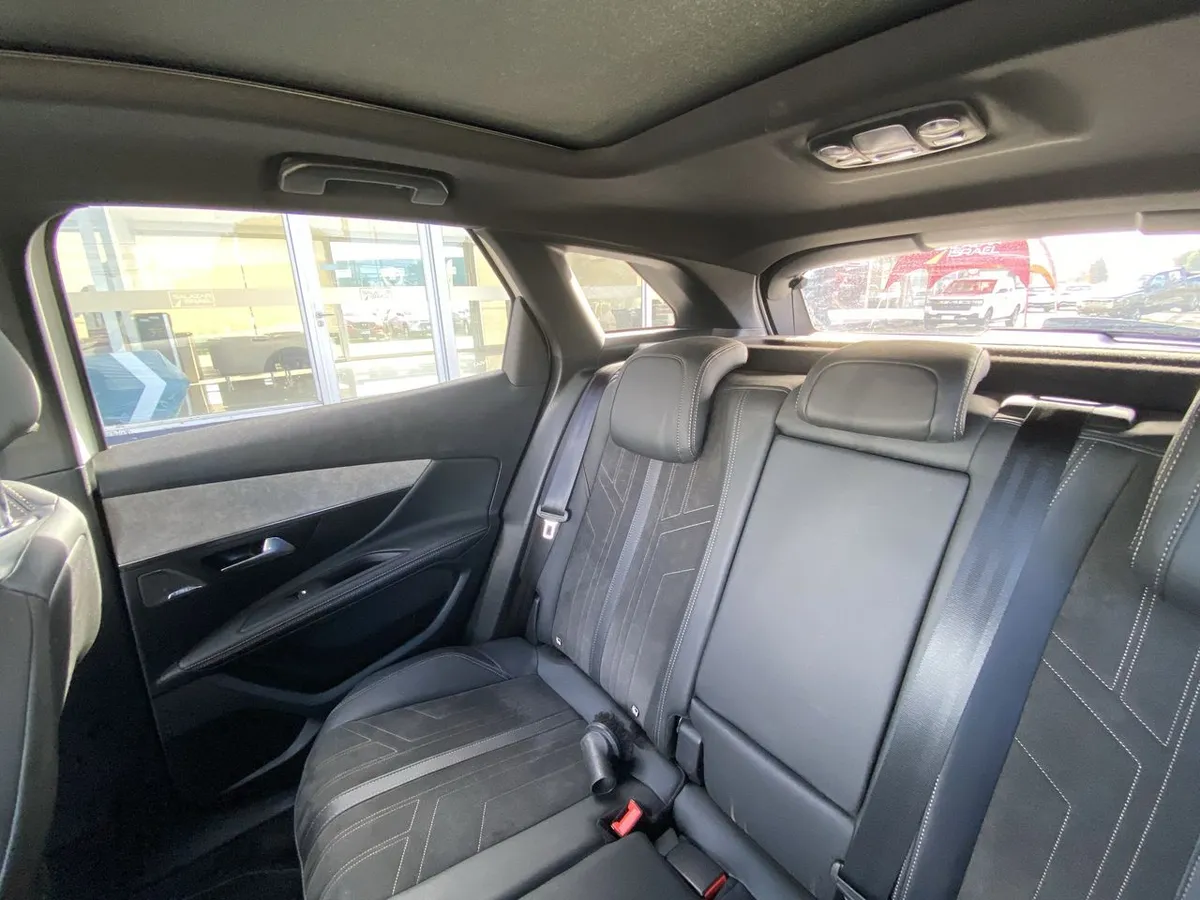 Peugeot 3008 1.5 Gt Black Pack Bluehdi 130 4x2 Eat8 5p año 2024