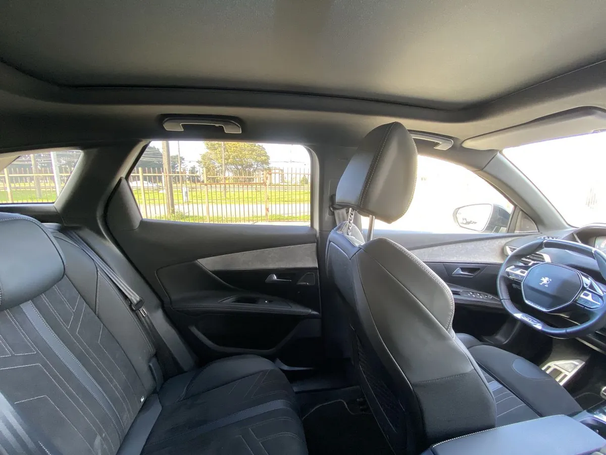 Peugeot 3008 1.5 Gt Black Pack Bluehdi 130 4x2 Eat8 5p año 2024