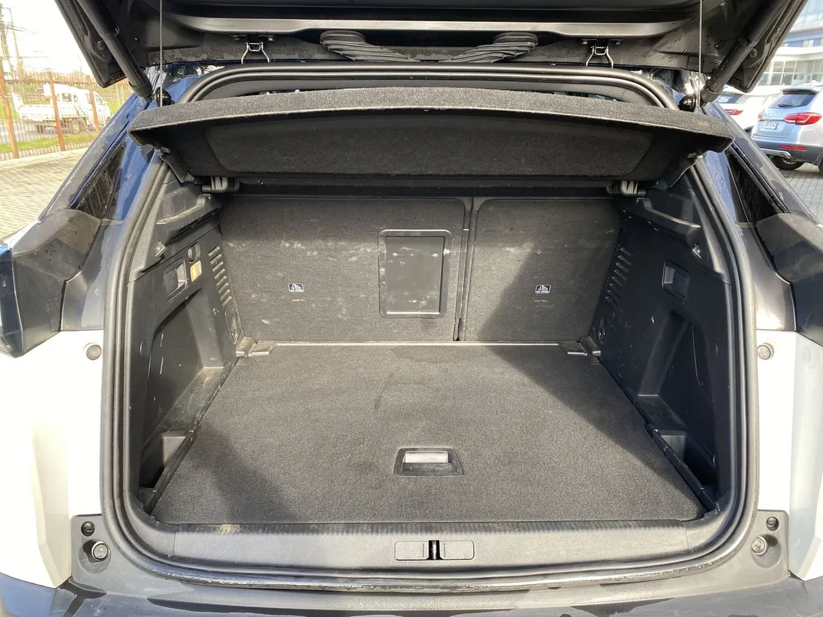 Peugeot 3008 1.5 Gt Black Pack Bluehdi 130 4x2 Eat8 5p año 2024