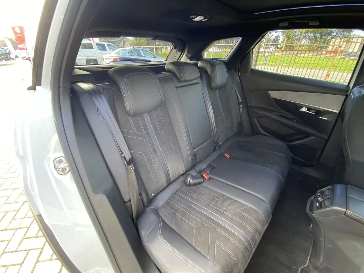 Peugeot 3008 1.5 Gt Black Pack Bluehdi 130 4x2 Eat8 5p año 2024