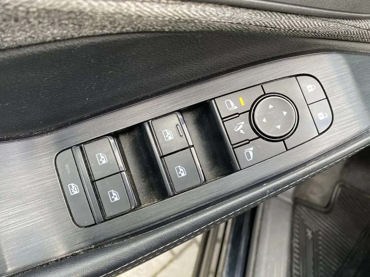 Nissan X-Trail 2.5 Sense Mc 4x2 2row Cvt At 5p año 2023