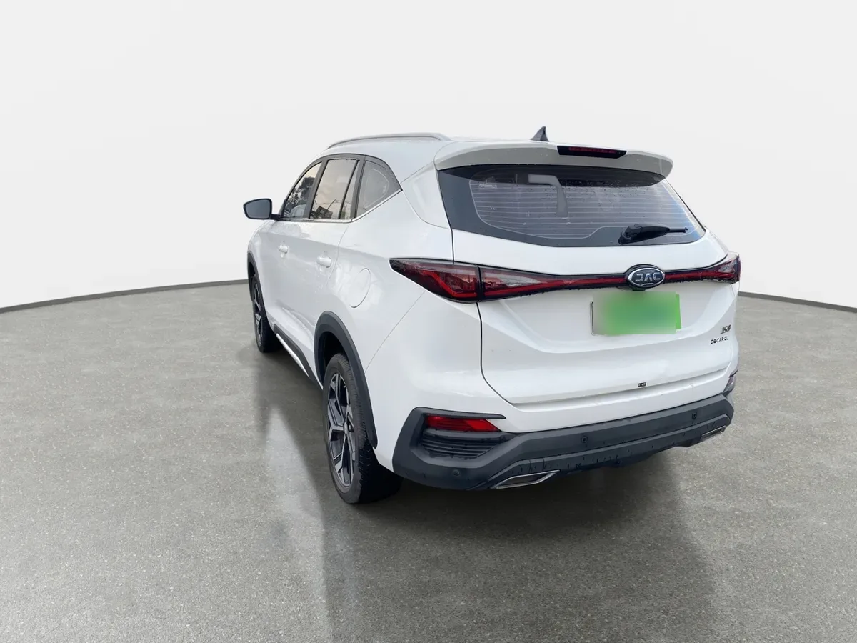 JAC Js8 1.5 Luxury Se 4x2 6mt 5p año 2024