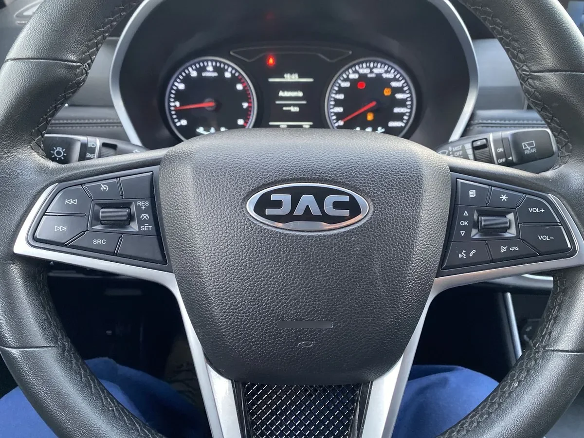 JAC Js8 1.5 Luxury Se 4x2 6mt 5p año 2024