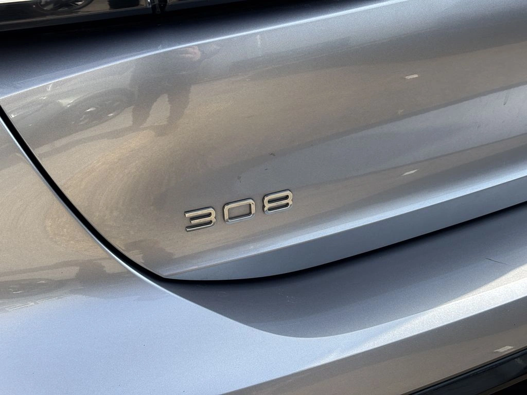 Peugeot 308 1.5 Allure Pack Bluehdi Diesel 130 4x2 Eat8 5p año 2023