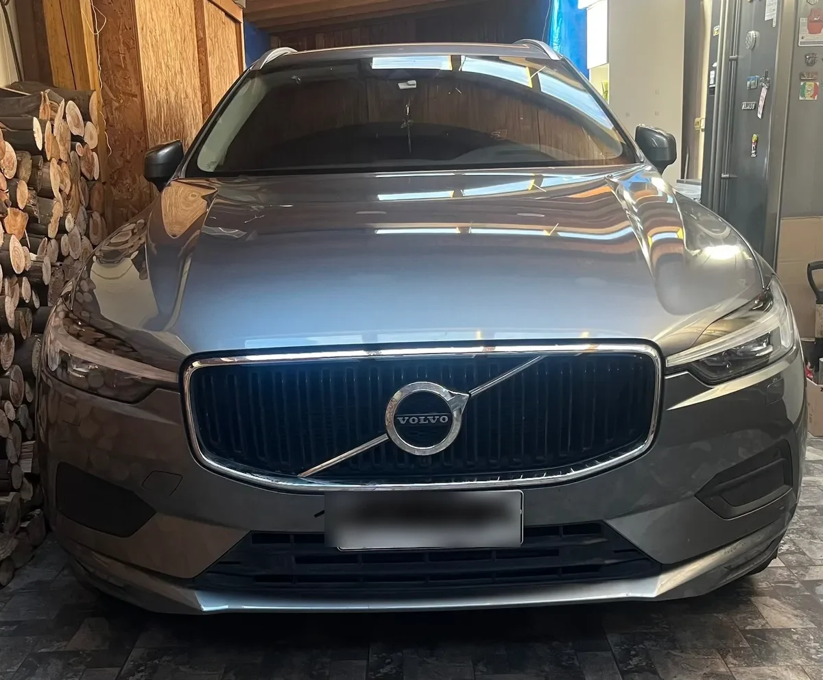 VOLVO XC60 2.4 T5 Momentum At 4x4 año 2021