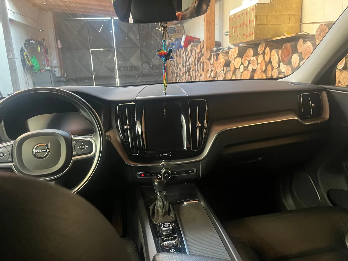 VOLVO XC60 2.4 T5 Momentum At 4x4 año 2021