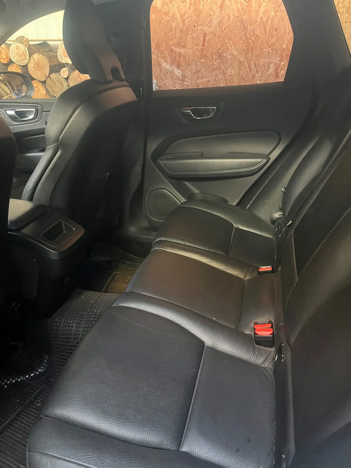 VOLVO XC60 2.4 T5 Momentum At 4x4 año 2021