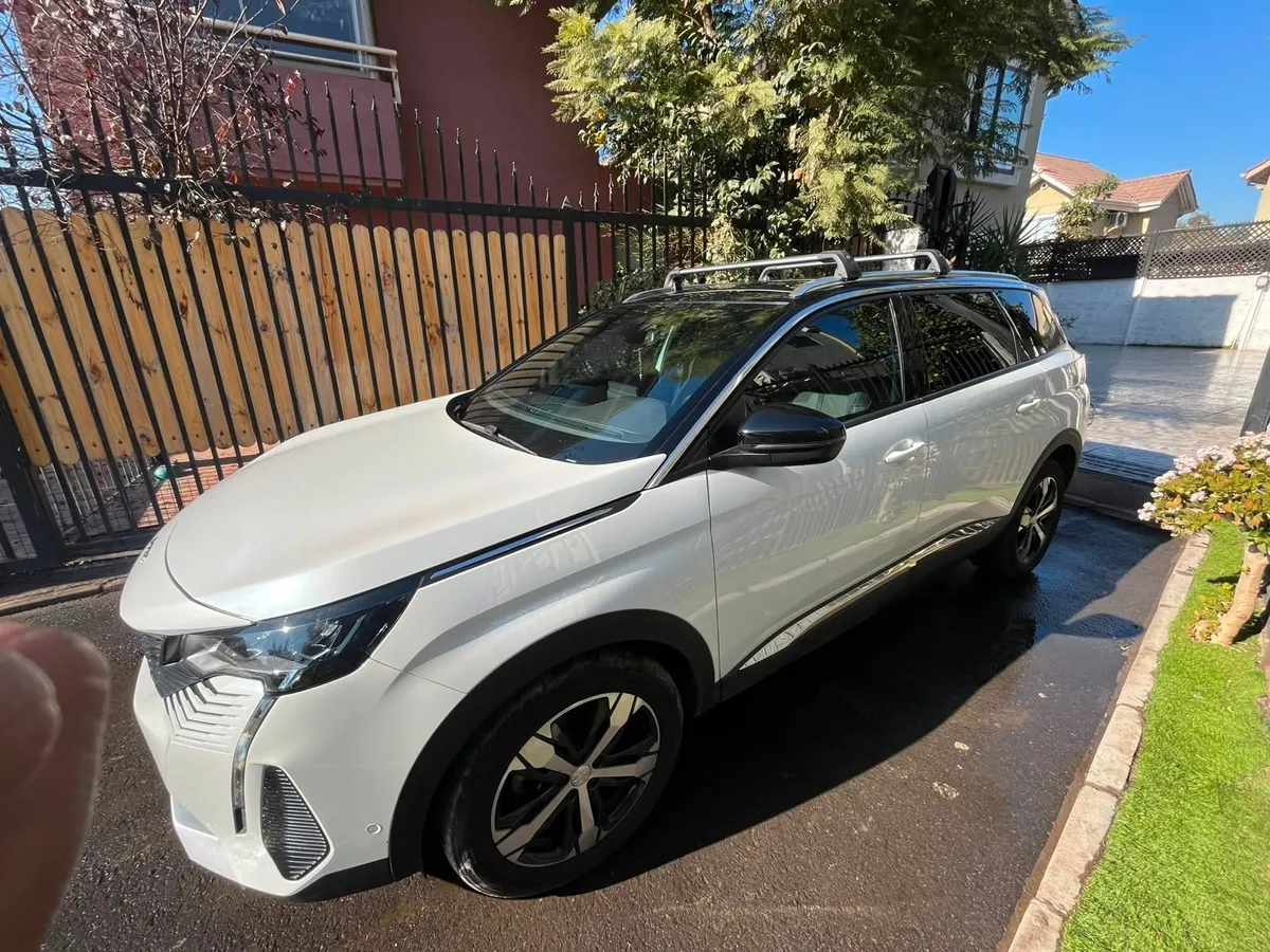 PEUGEOT 5008 1.6 Allure Pack Thp 165 At año 2023