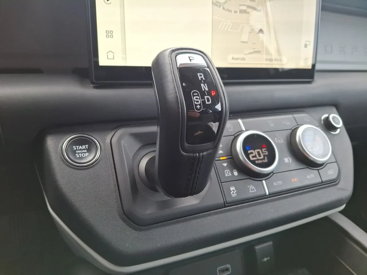 Land Rover Defender 3.0 90 Hse 4x4 At año 2025