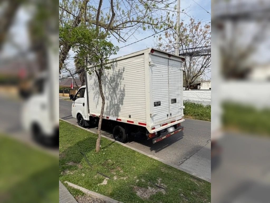 HYUNDAI PORTER 2.5 Crdi Diesel Gls 4x2 Chasis Ac 6mt 2p año 2022