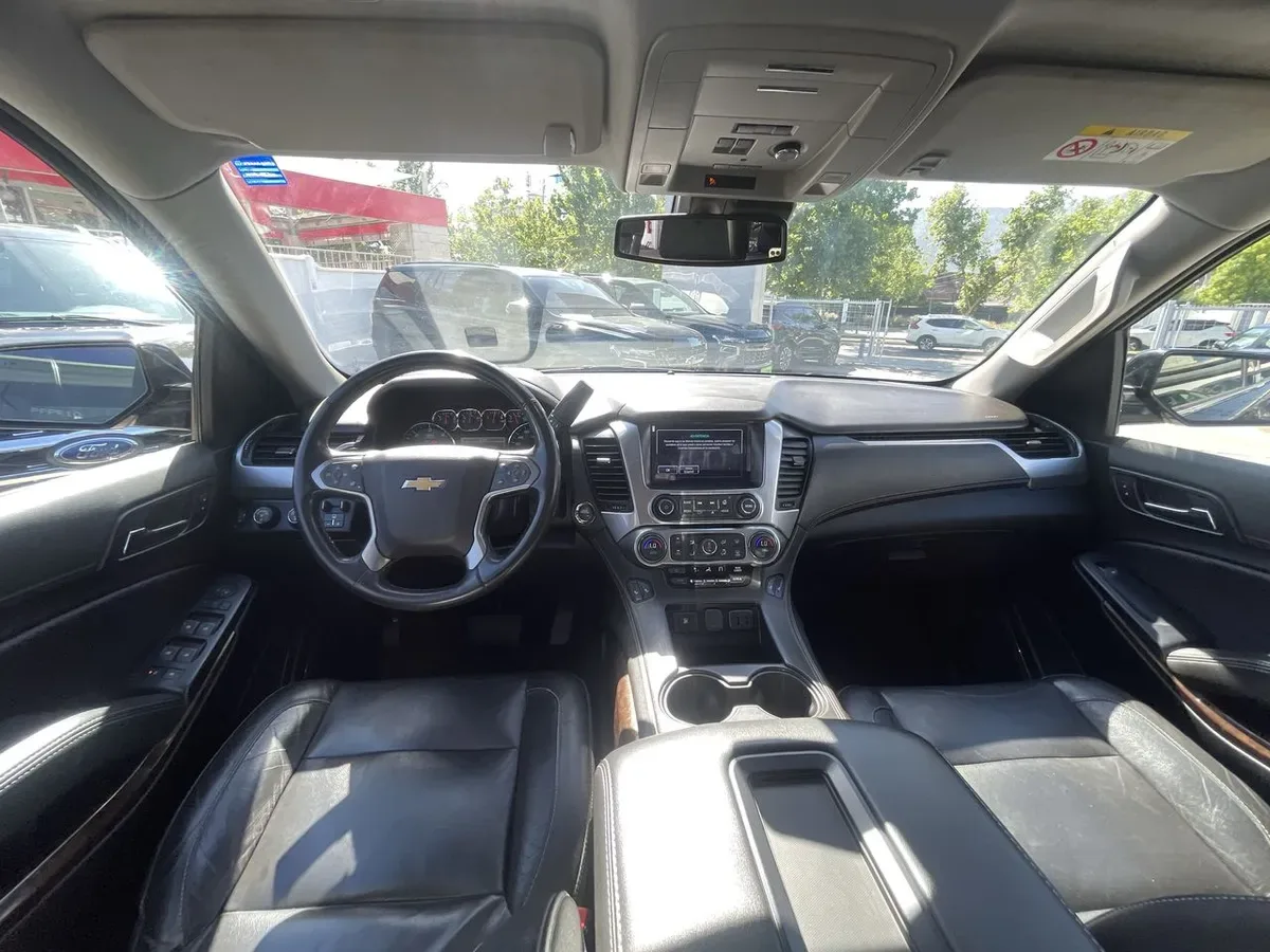Chevrolet Suburban 5.3l Lt 4wd Su At 5p año 2021