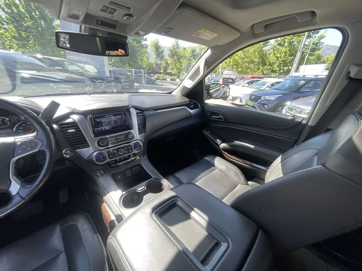 Chevrolet Suburban 5.3l Lt 4wd Su At 5p año 2021