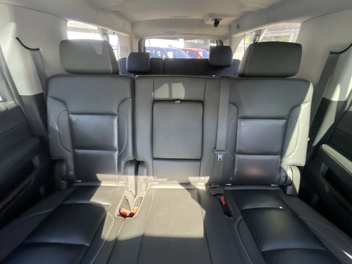 Chevrolet Suburban 5.3l Lt 4wd Su At 5p año 2021