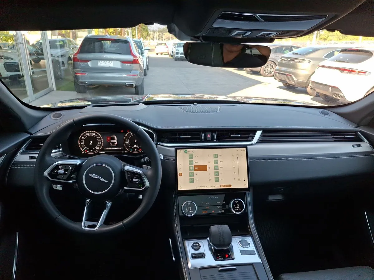 Jaguar F-Pace 2.0 R-Dynamic S Diesel Awd 204hp At 5p año 2025