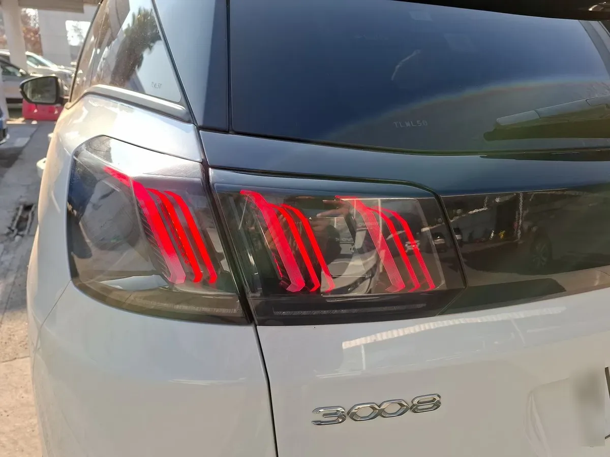 Peugeot 3008 1.5 Allure Pack Bluehdi 130 4x2 Eat8 5p año 2024