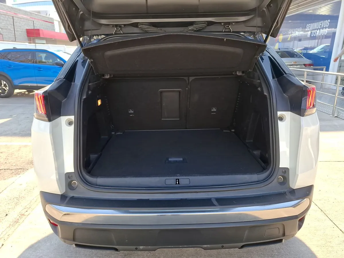 Peugeot 3008 1.5 Allure Pack Bluehdi 130 4x2 Eat8 5p año 2024