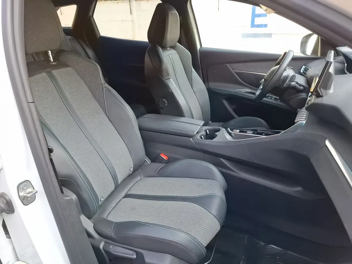 Peugeot 3008 1.5 Allure Pack Bluehdi 130 4x2 Eat8 5p año 2024