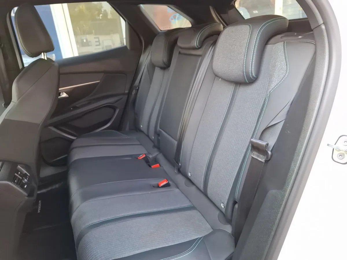 Peugeot 3008 1.5 Allure Pack Bluehdi 130 4x2 Eat8 5p año 2024