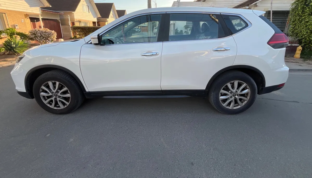 Nissan X-Trail 2.5 Sense Cvt At año 2019