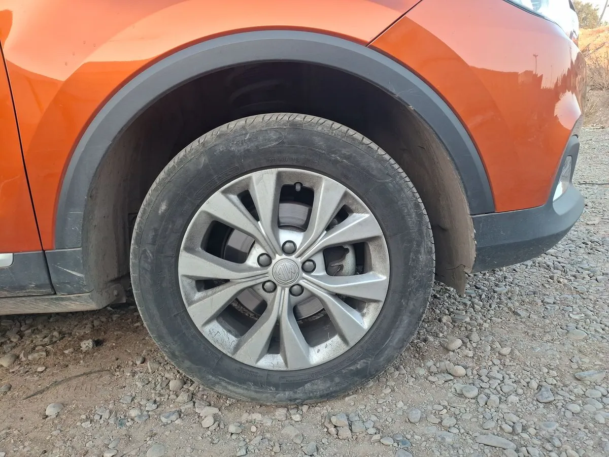 MG Mg Zs 1.5 Std 4x2 Mt 5p año 2024