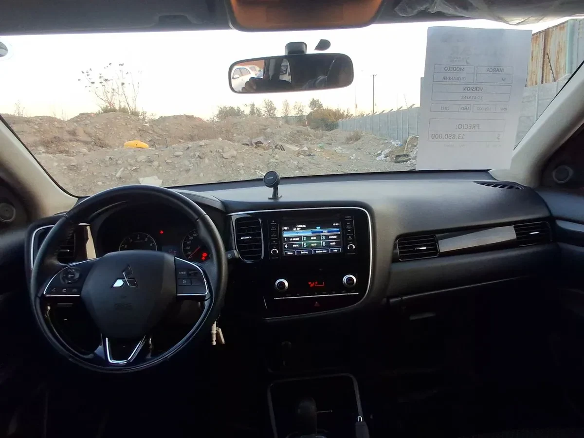 Mitsubishi Outlander 2.0 Glx 4x2 At 5p año 2021