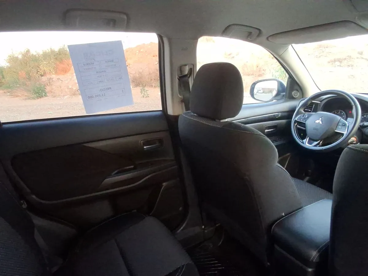 Mitsubishi Outlander 2.0 Glx 4x2 At 5p año 2021