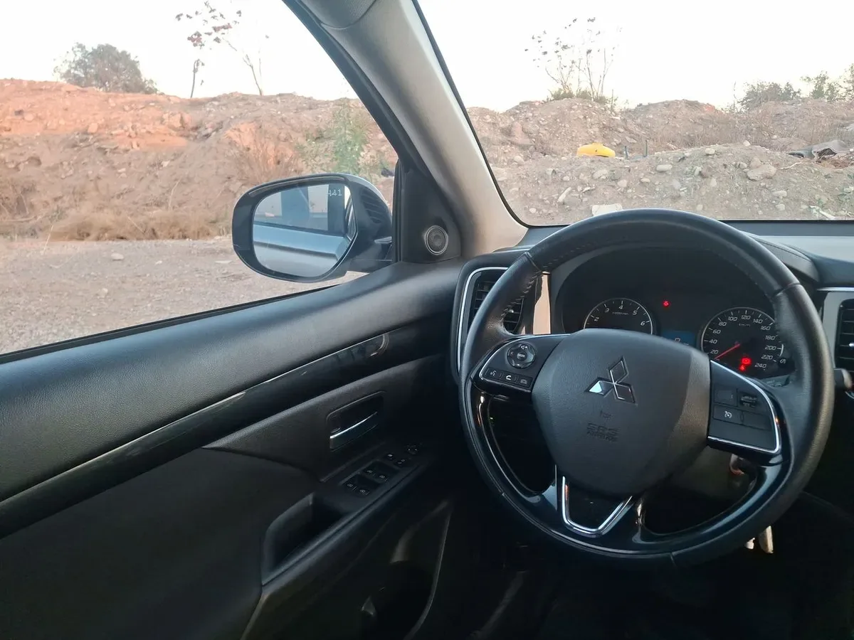 Mitsubishi Outlander 2.0 Glx 4x2 At 5p año 2021